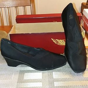 Ladies comfort slip on